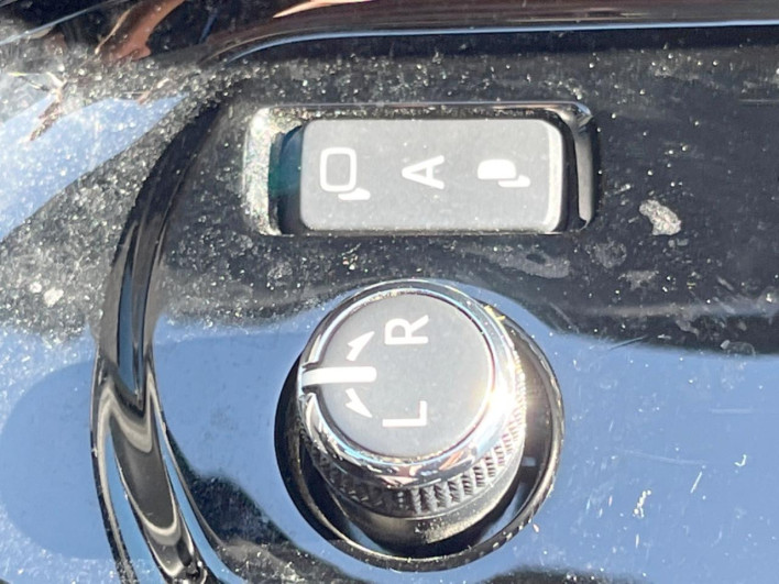 2019 Toyota Voxy DBA-ZRR80W (UW-69f067be59fa7)[28]