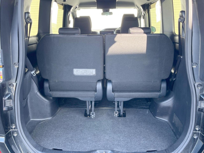 2019 Toyota Voxy DBA-ZRR80W (UW-69f067be59fa7)[21]