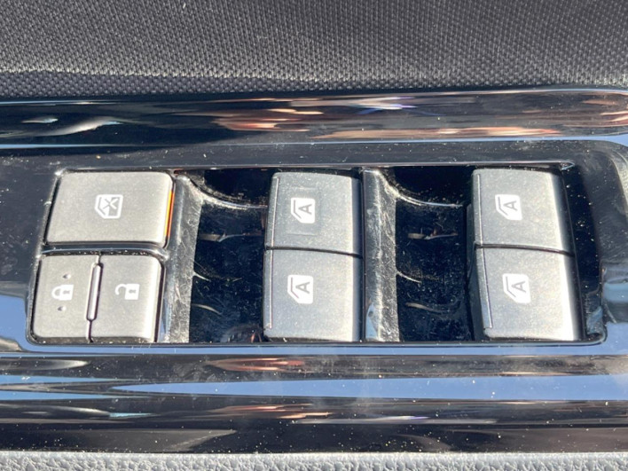 2019 Toyota Voxy DBA-ZRR80W (UW-69f067be59fa7)[27]