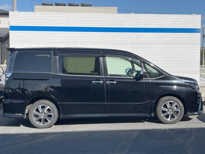 2019 Toyota Voxy DBA-ZRR80W (UW-69f067be59fa7)[17]