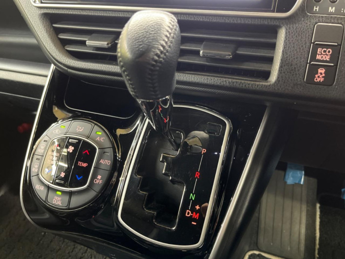 2020 Toyota Voxy 3BA-ZRR80W (UW-69f067bf14593)[27]