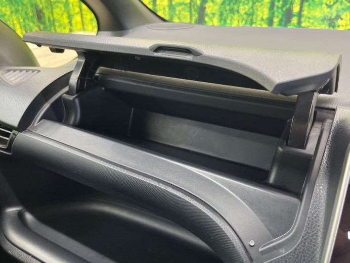 2020 Toyota Voxy 3BA-ZRR80W (UW-69f067bf14593)[24]