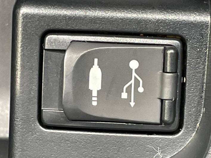 2014 Toyota Harrier DBA-ZSU60W (UW-69f067c0d033f)[23]