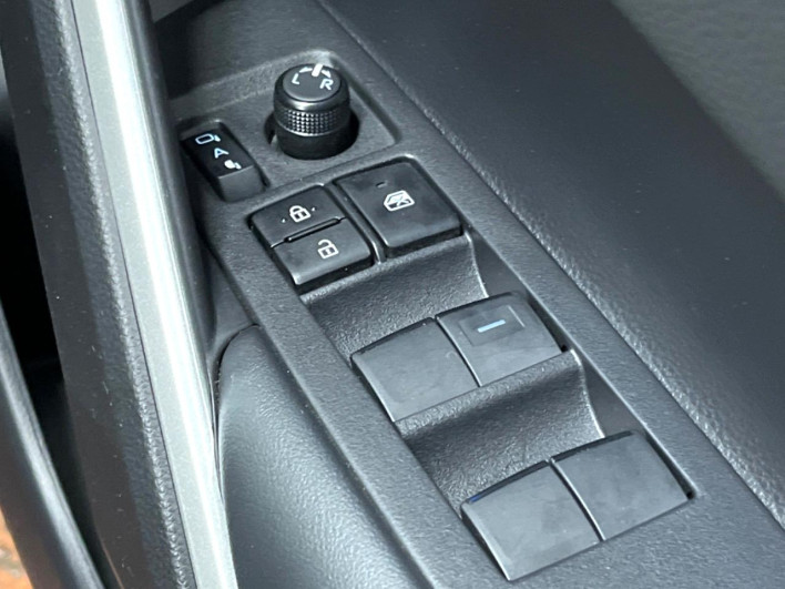 2024 Toyota Corolla Cross 6AA-ZVG13 (UW-69f067c344677)[29]