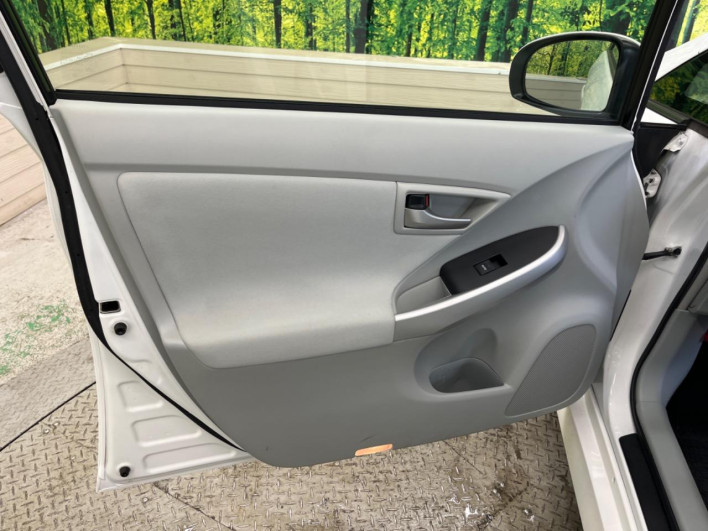 2012 Toyota Prius DAA-ZVW30 (UW-69f067c763693)[9]