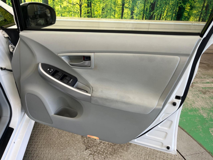 2012 Toyota Prius DAA-ZVW30 (UW-69f067c763693)[6]