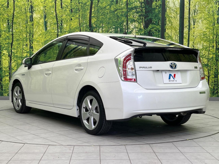 2014 Toyota Prius DAA-ZVW30 (UW-69f067c7680b5)[17]