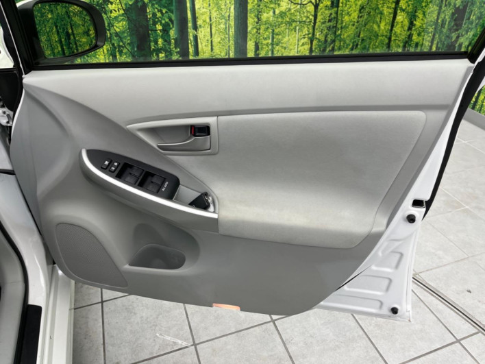 2014 Toyota Prius DAA-ZVW30 (UW-69f067c7680b5)[23]