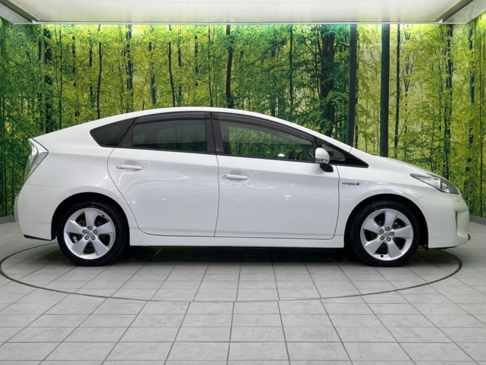 2014 Toyota Prius DAA-ZVW30 (UW-69f067c7680b5)[29]