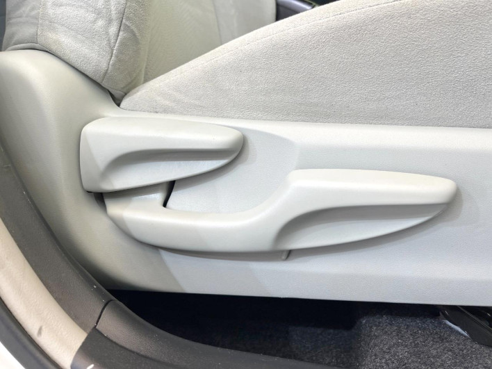 2015 Toyota Prius DAA-ZVW30 (UW-69f067c7d030f)[13]