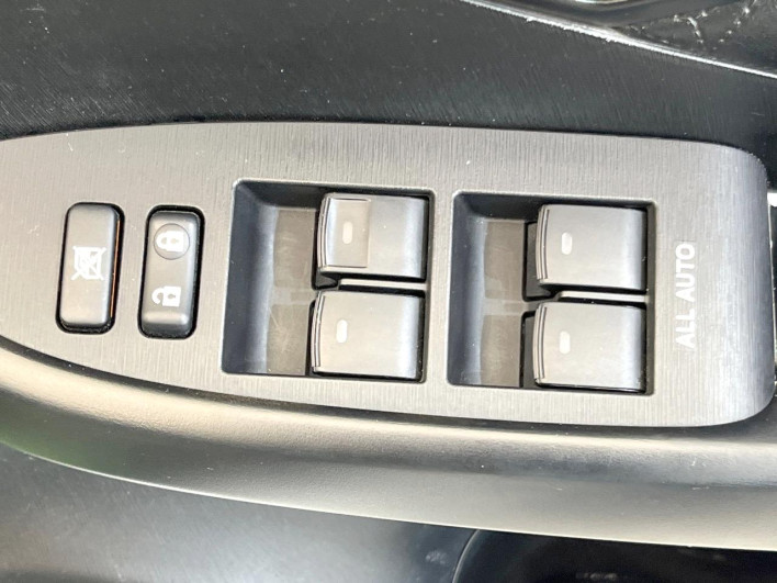2015 Toyota Prius DAA-ZVW30 (UW-69f067c7d030f)[14]