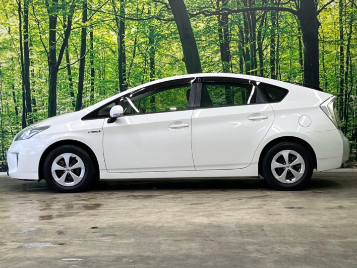 2013 Toyota Prius DAA-ZVW30 (UW-69f067c90f44c)[28]