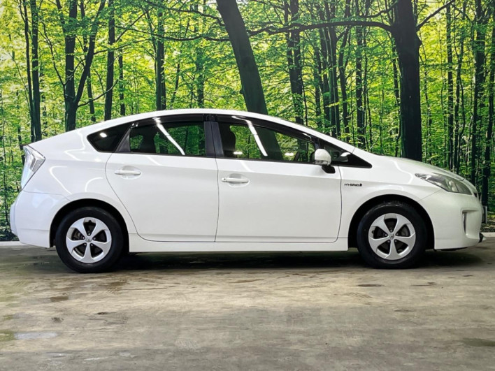 2013 Toyota Prius DAA-ZVW30 (UW-69f067c90f44c)[29]