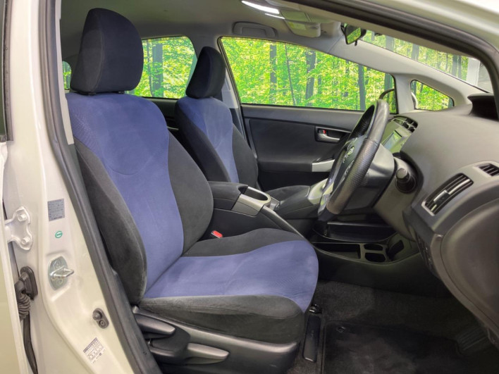 2013 Toyota Prius DAA-ZVW30 (UW-69f067c90f44c)[19]