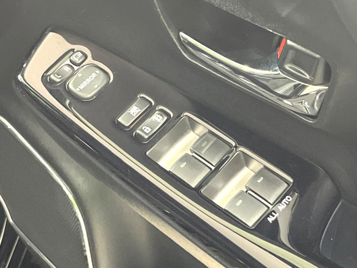 2018 Toyota Prius α DAA-ZVW40W (UW-69f067c95620a)[20]