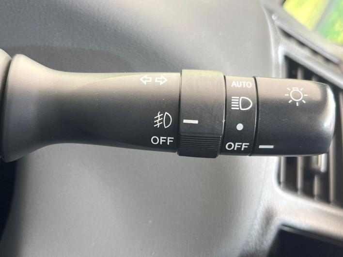 2015 Toyota Prius α DAA-ZVW41W (UW-69f067c9d6309)[21]