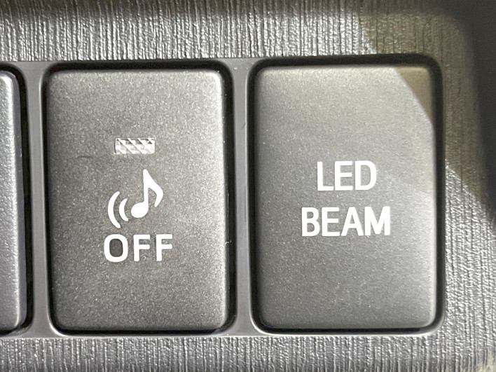 2015 Toyota Prius α DAA-ZVW41W (UW-69f067c9d6309)[16]