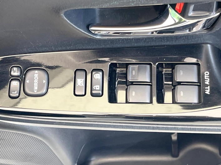 2015 Toyota Prius α DAA-ZVW41W (UW-69f067c9d6309)[13]