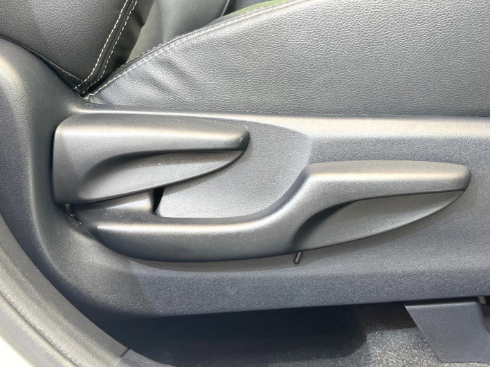 2015 Toyota Prius α DAA-ZVW41W (UW-69f067c9d6309)[14]