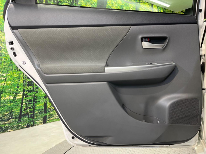 2012 Toyota Prius α DAA-ZVW41W (UW-69f067ca2d019)[19]