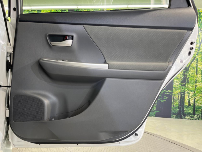 2012 Toyota Prius α DAA-ZVW41W (UW-69f067ca2d019)[17]