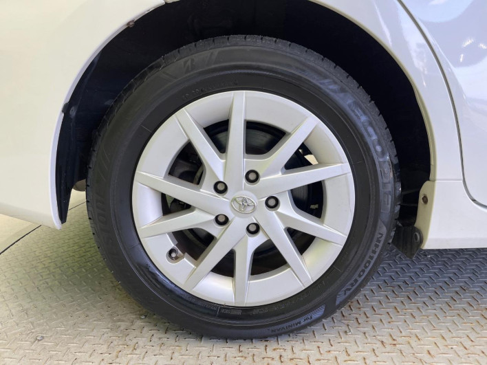 2013 Toyota Prius α DAA-ZVW41W (UW-69f067ca9cd6a)[19]