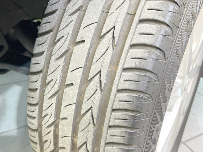 2015 Toyota Prius α DAA-ZVW41W (UW-69f067cb839f4)[16]