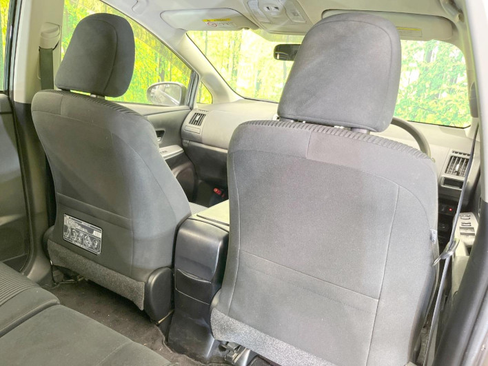 2015 Toyota Prius α DAA-ZVW41W (UW-69f067cb839f4)[28]