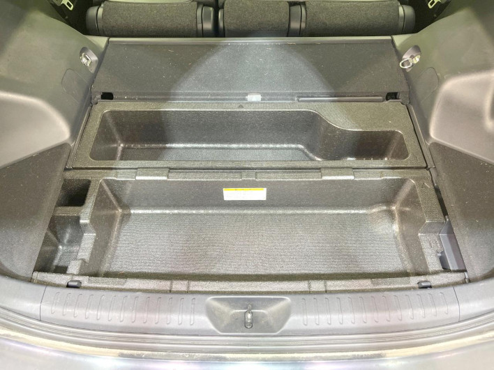 2015 Toyota Prius α DAA-ZVW41W (UW-69f067cb839f4)[24]