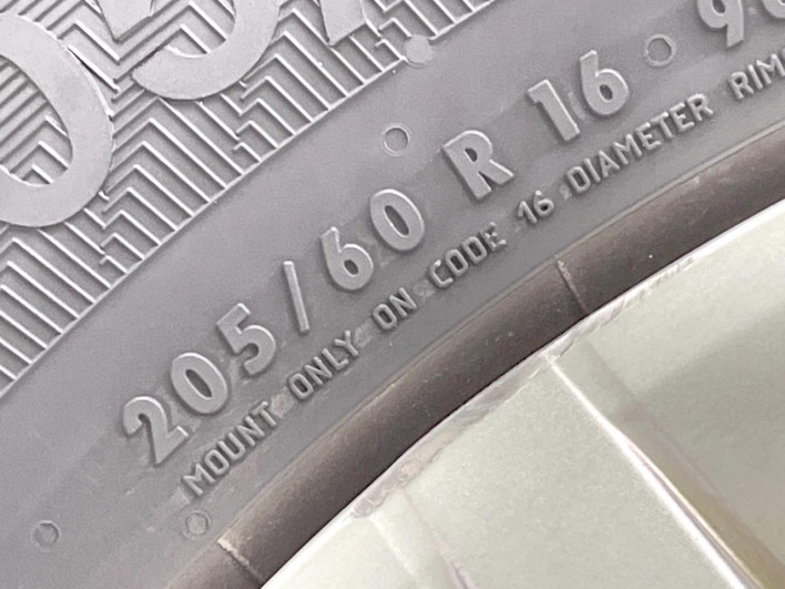 2015 Toyota Prius α DAA-ZVW41W (UW-69f067cb839f4)[18]