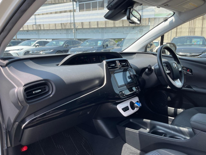 2017 Toyota Prius DAA-ZVW50 (UW-69f067ccd5d32)[19]