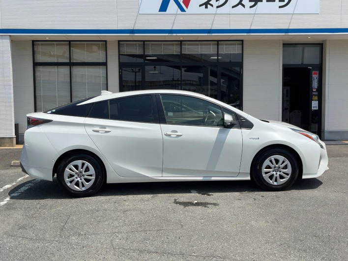 2017 Toyota Prius DAA-ZVW50 (UW-69f067ccd5d32)[28]
