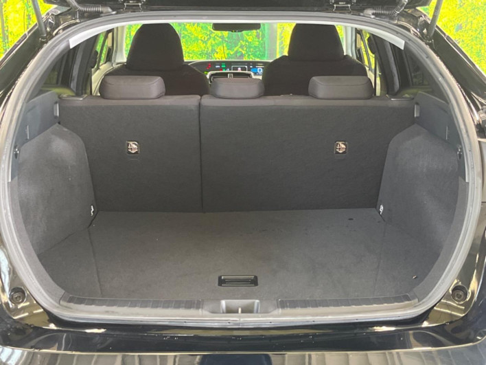 2018 Toyota Prius DAA-ZVW50 (UW-69f067cd7ebcf)[13]