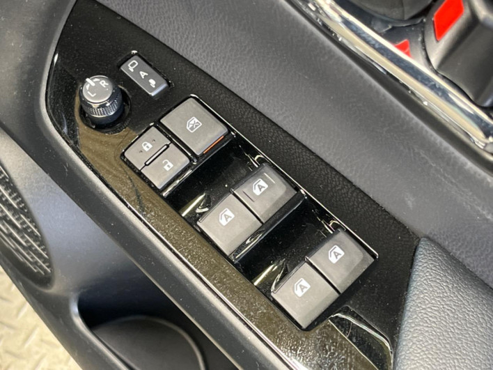 2018 Toyota Prius DAA-ZVW50 (UW-69f067cd7ebcf)[21]