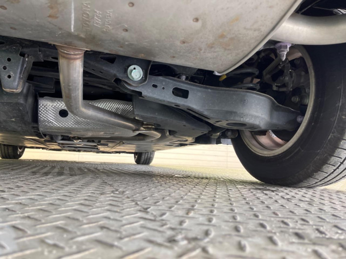 2018 Toyota Prius DAA-ZVW50 (UW-69f067cd7ebcf)[11]