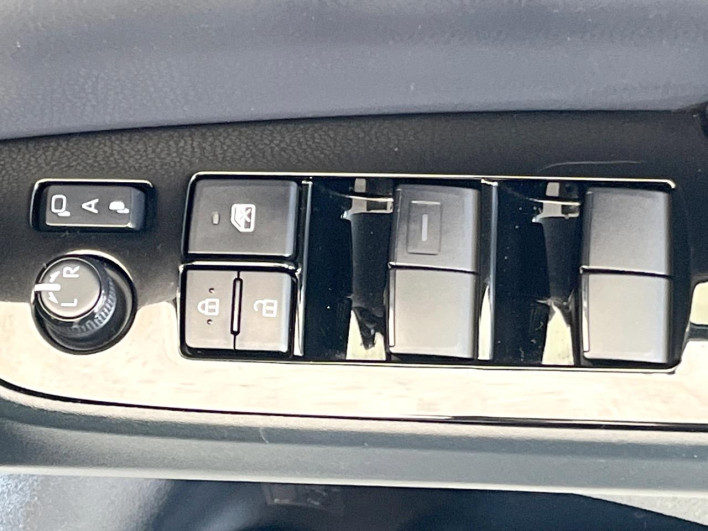 2020 Toyota Prius 6AA-ZVW51 (UW-69f067cdead00)[13]