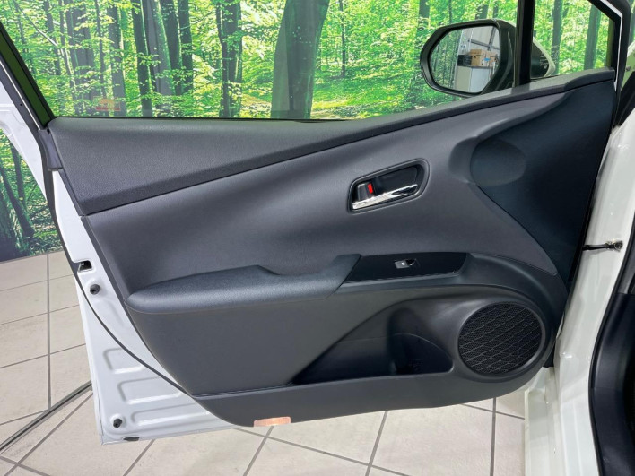 2018 Toyota Prius DAA-ZVW55 (UW-69f067cea271a)[18]