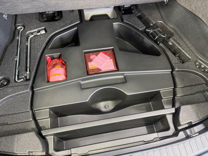 2018 Toyota Prius DAA-ZVW55 (UW-69f067cea271a)[25]