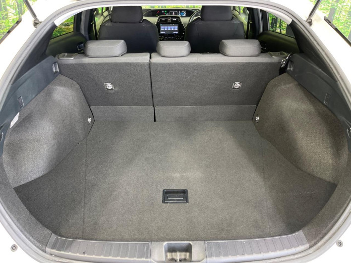 2018 Toyota Prius DAA-ZVW55 (UW-69f067cea271a)[23]