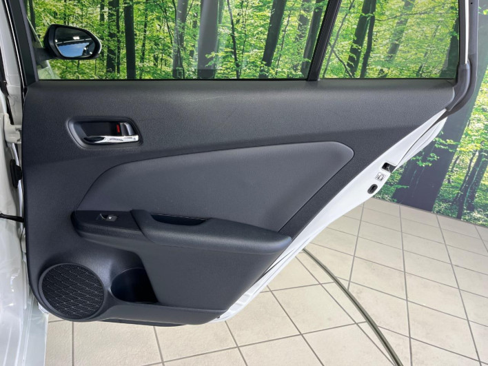 2018 Toyota Prius DAA-ZVW55 (UW-69f067cea271a)[28]