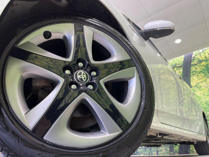 2018 Toyota Prius DAA-ZVW55 (UW-69f067cea271a)[10]