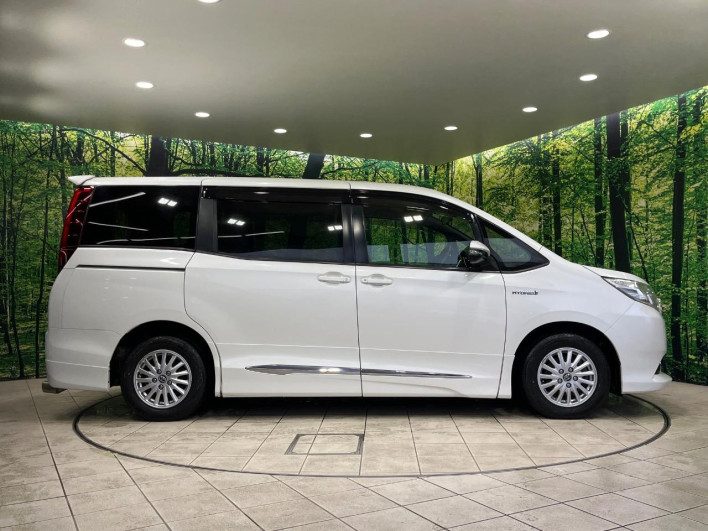 2014 Toyota Noah DAA-ZWR80G (UW-69f067d05a2a3)[22]