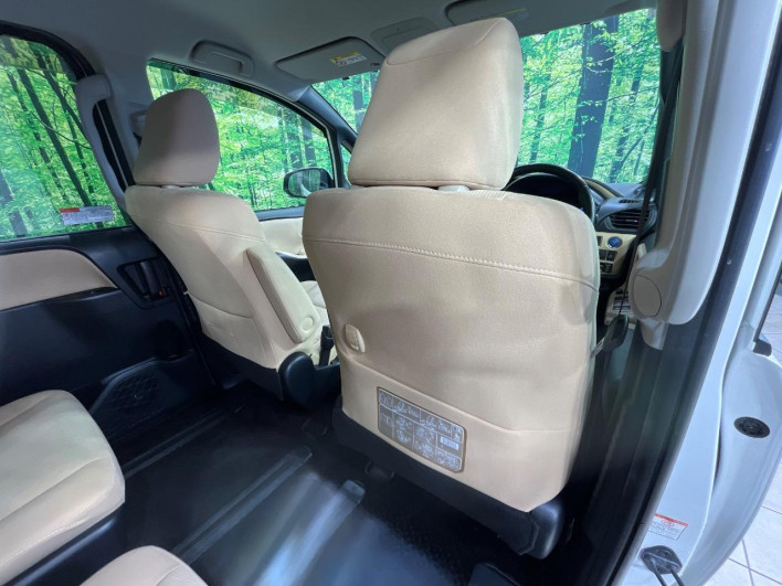 2014 Toyota Noah DAA-ZWR80G (UW-69f067d05a2a3)[27]