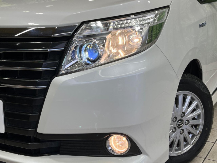 2014 Toyota Noah DAA-ZWR80G (UW-69f067d05a2a3)[15]