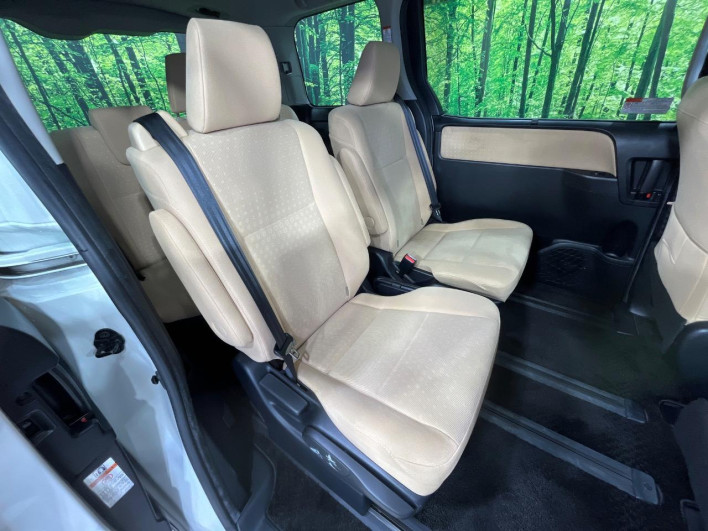 2014 Toyota Noah DAA-ZWR80G (UW-69f067d05a2a3)[24]