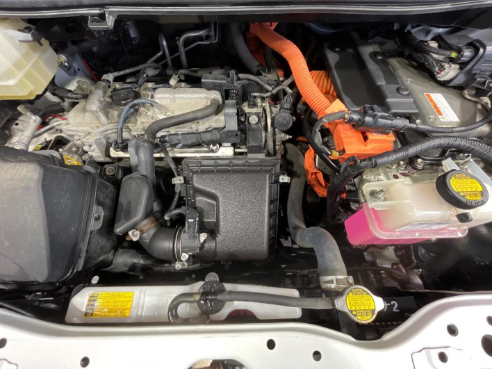 2014 Toyota Noah DAA-ZWR80G (UW-69f067d05a2a3)[4]