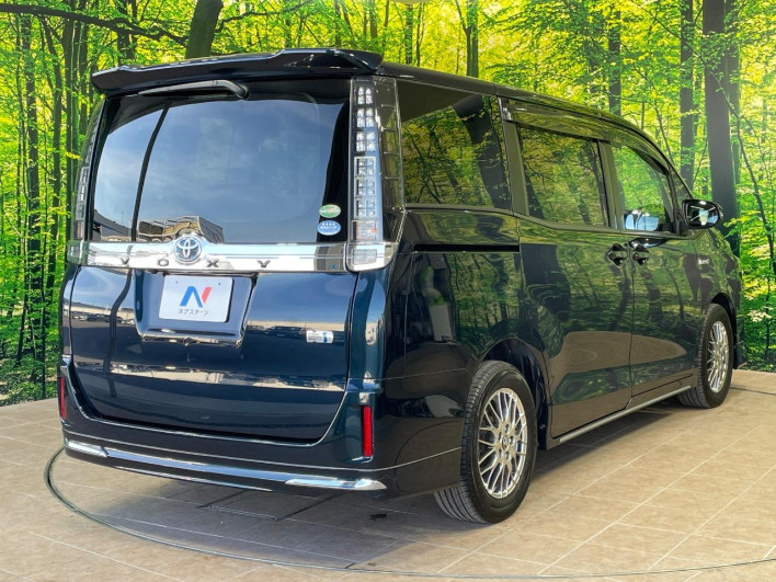 2015 Toyota Voxy DAA-ZWR80G (UW-69f067d0a04a3)[13]