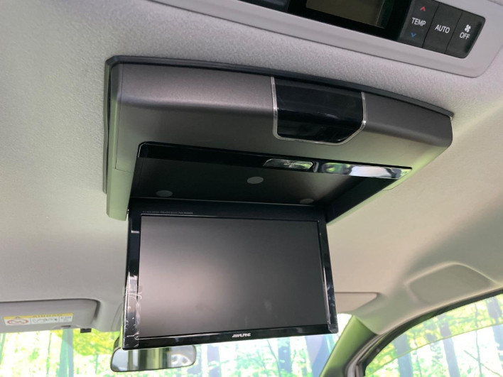 2015 Toyota Voxy DAA-ZWR80G (UW-69f067d0a04a3)[28]