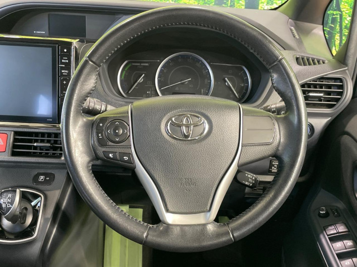 2015 Toyota Voxy DAA-ZWR80G (UW-69f067d0a04a3)[27]