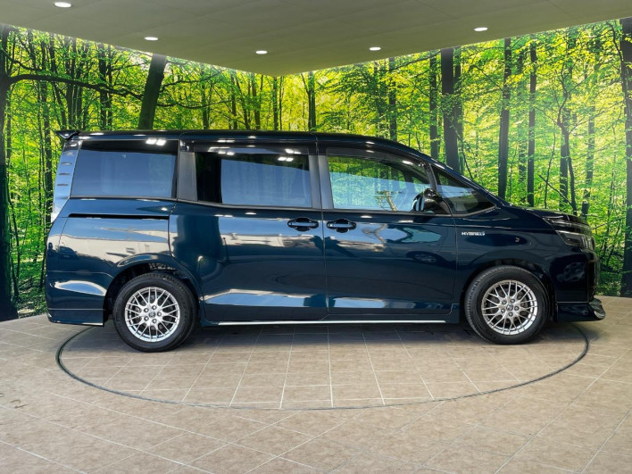 2015 Toyota Voxy DAA-ZWR80G (UW-69f067d0a04a3)[14]